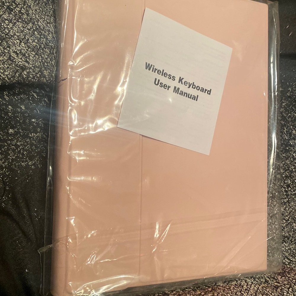 Wireless keyboard for an iPad Air 5th/4th